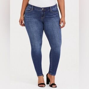Women’s Torrid 22 R Classic Skinny Jean - Vintage Stretch Medium Wash High Waist